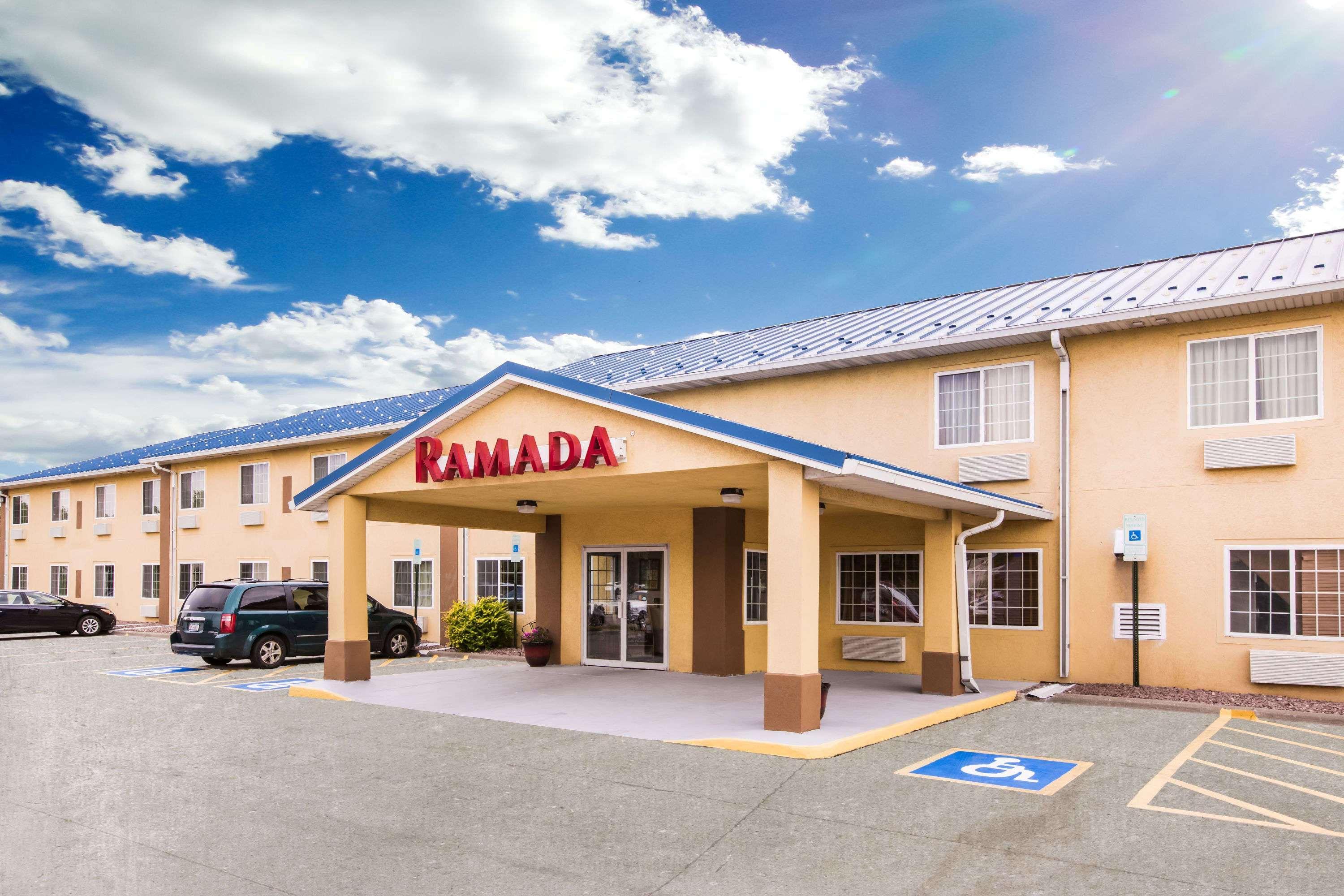 Ramada By Wyndham Σιου Φολς Εξωτερικό φωτογραφία
